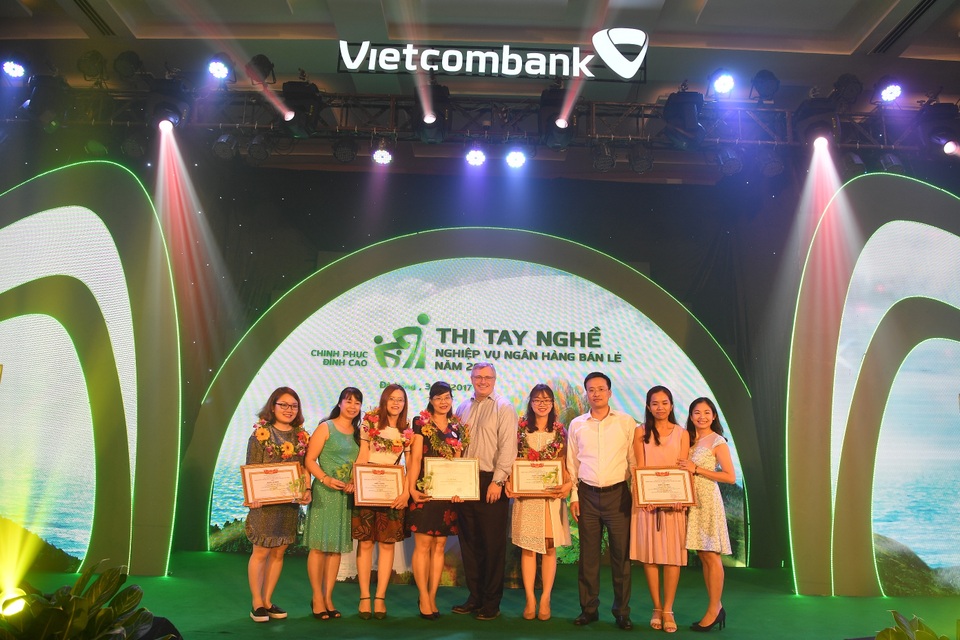 Đảng bộ Vietcombank đẩy mạnh nghiên cứu khoa học, đổi mới và sáng tạo để nâng cao hiệu quả hoạt động - 3 Đảng bộ Vietcombank đẩy mạnh nghiên cứu khoa học, đổi mới và sáng tạo để nâng cao hiệu quả hoạt động - 3