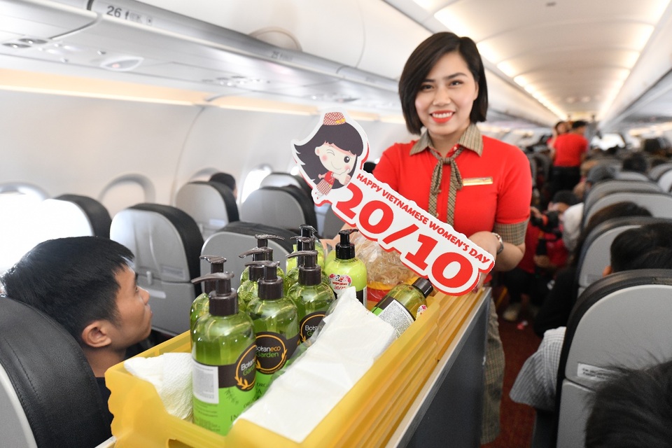 Cùng phái đẹp đi siêu thị “đặc biệt” trên độ cao 10.000 mét - 5