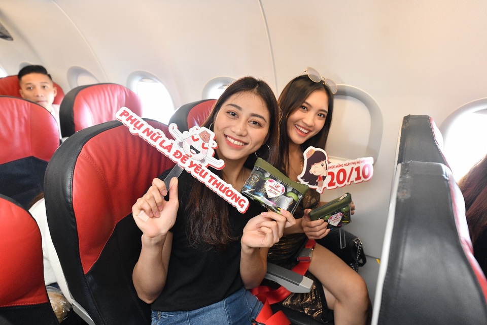 Cùng phái đẹp đi siêu thị “đặc biệt” trên độ cao 10.000 mét - 8