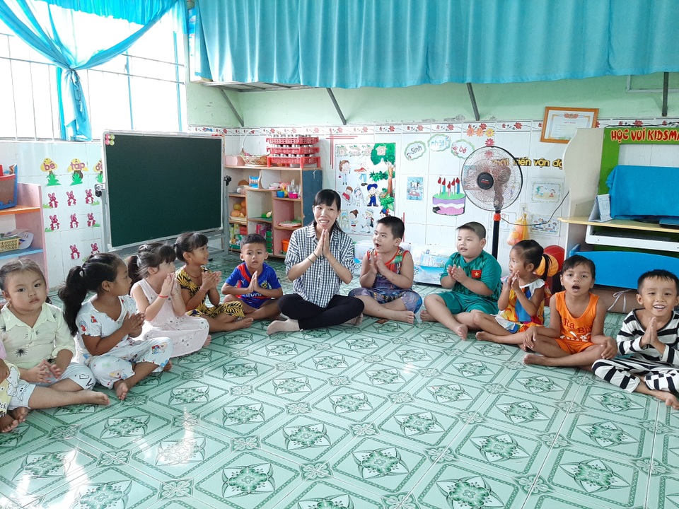 Những nữ giáo viên hết lòng với nghề - 2 Những nữ giáo viên hết lòng với nghề - 2