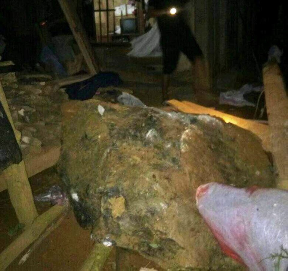 Sạt lở, đá đổ vào nhà dân trong đêm, một trẻ em thiệt mạng - 2 Sạt lở, đá đổ vào nhà dân trong đêm, một trẻ em thiệt mạng - 2