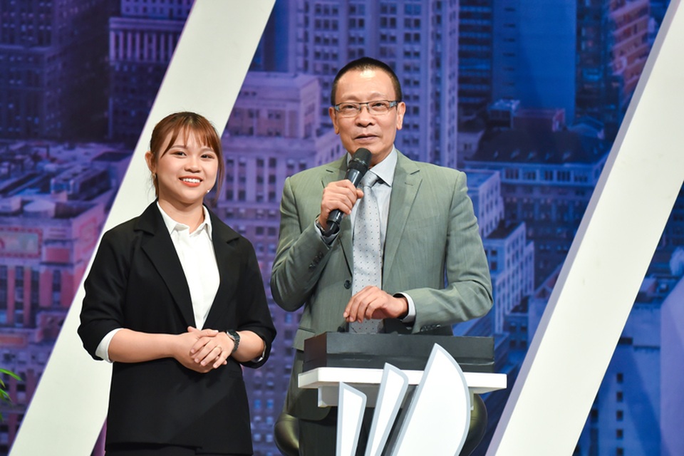 MC Lại Văn Sâm khuyến khích các bạn trẻ hãy tự tin, dám nghĩ - dám làm - 1 MC Lại Văn Sâm khuyến khích các bạn trẻ hãy tự tin, dám nghĩ - dám làm - 1