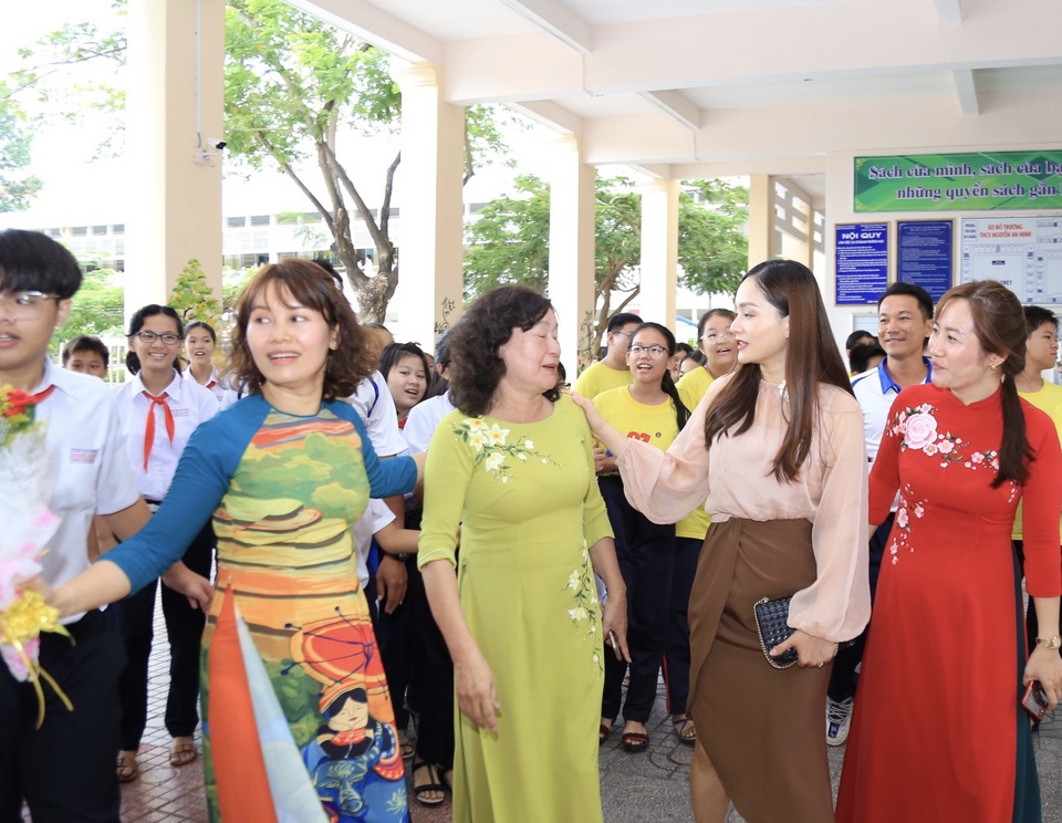 Lan Phương kể quá khứ bị quấy rối, bày tỏ phụ nữ cần được bảo vệ - 2 Lan Phương kể quá khứ bị quấy rối, bày tỏ phụ nữ cần được bảo vệ - 2