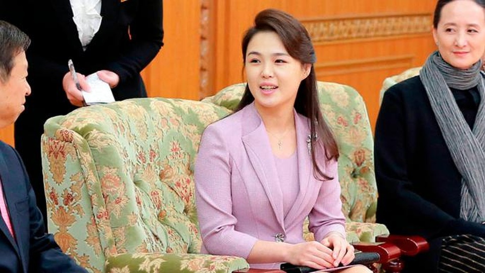 Phu nhân ông Kim Jong-un vắng bóng bí ẩn suốt 4 tháng - 1 Phu nhân ông Kim Jong-un vắng bóng bí ẩn suốt 4 tháng - 1