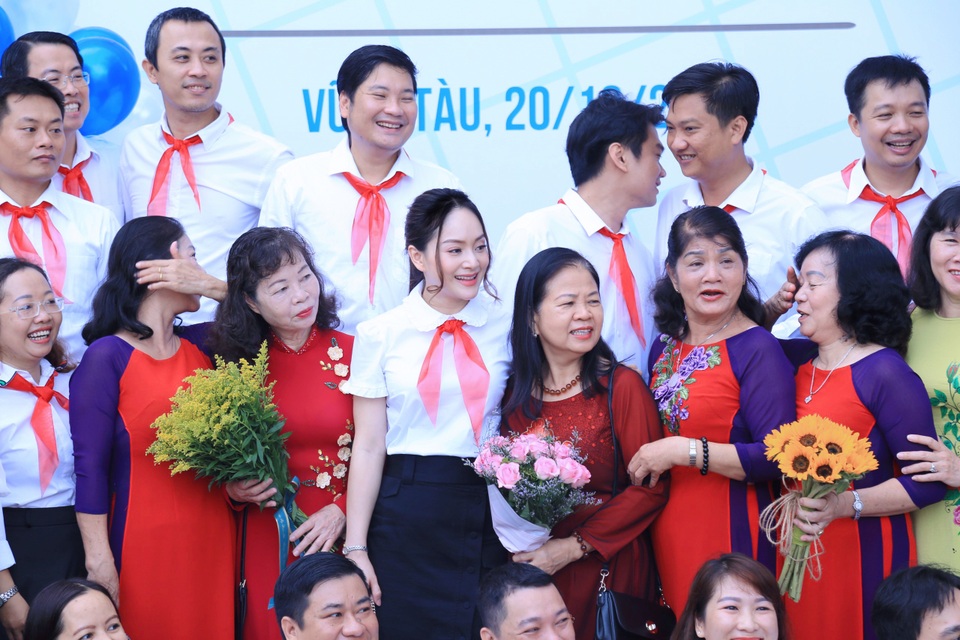 Lan Phương kể quá khứ bị quấy rối, bày tỏ phụ nữ cần được bảo vệ - 4 Lan Phương kể quá khứ bị quấy rối, bày tỏ phụ nữ cần được bảo vệ - 4