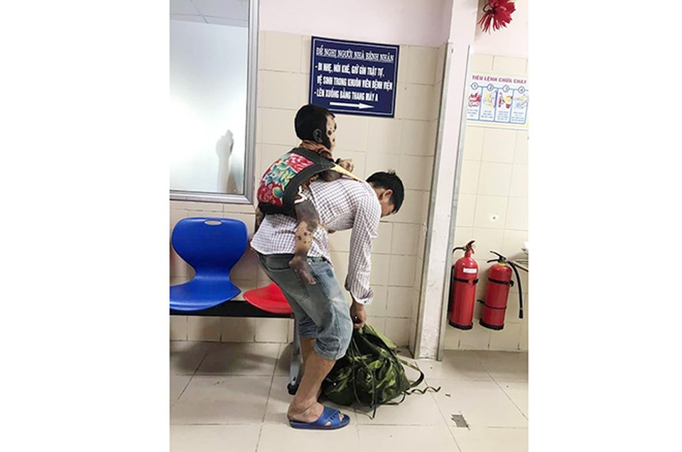 Người cha đi tìm hình hài mới cho con - 1