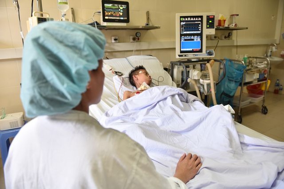 Cậu bé từng bị gia đình in ảnh thờ nói lời tạm biệt tử thần! - 2