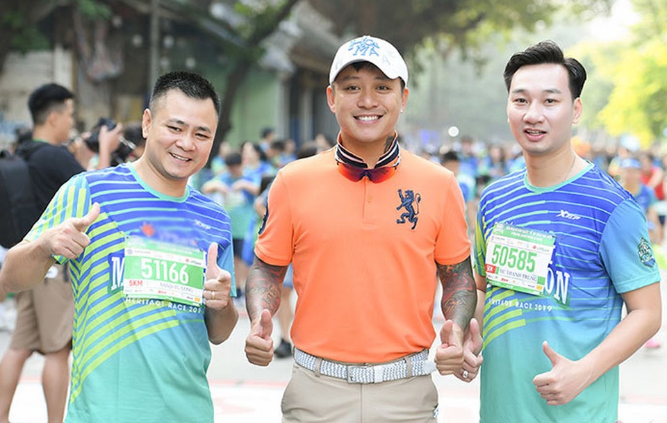 Tự Long, Thành Trung hào hứng thi chạy ở Hồ Gươm - 2 Tự Long, Thành Trung hào hứng thi chạy ở Hồ Gươm - 2