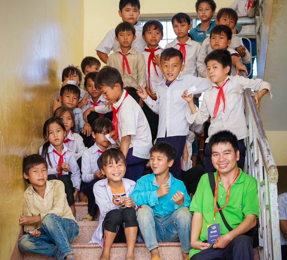 Hành trình “vòng tay yêu thương” của chàng trai bị ảnh hưởng chất độc da cam - 2 Hành trình “vòng tay yêu thương” của chàng trai bị ảnh hưởng chất độc da cam - 2