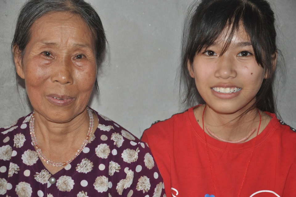 Những bàn tay nhân ái giúp cô bé mồ côi chiến thắng ung thư cất bước tới trường - 5 Những bàn tay nhân ái giúp cô bé mồ côi chiến thắng ung thư cất bước tới trường - 5
