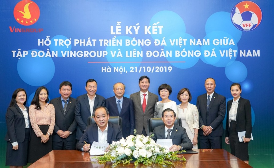 Vingroup VFF ký thỏa thuận hợp tác chiến lược hỗ trợ phát triển bóng đá Việt Nam - 1 Vingroup VFF ký thỏa thuận hợp tác chiến lược hỗ trợ phát triển bóng đá Việt Nam - 1