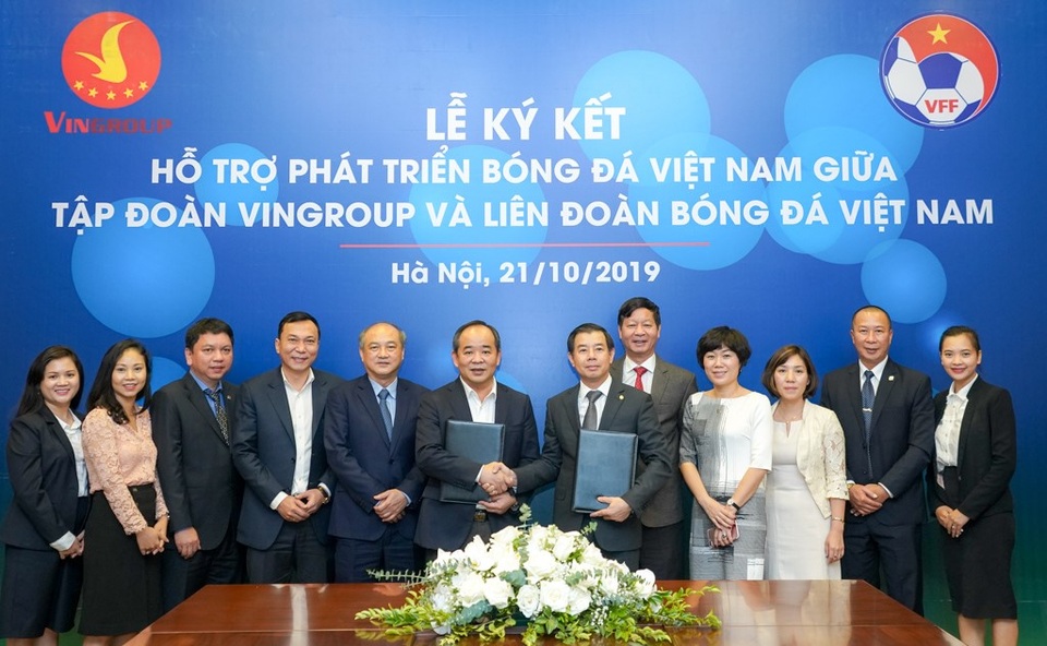 Vingroup VFF ký thỏa thuận hợp tác chiến lược hỗ trợ phát triển bóng đá Việt Nam - 2 Vingroup VFF ký thỏa thuận hợp tác chiến lược hỗ trợ phát triển bóng đá Việt Nam - 2