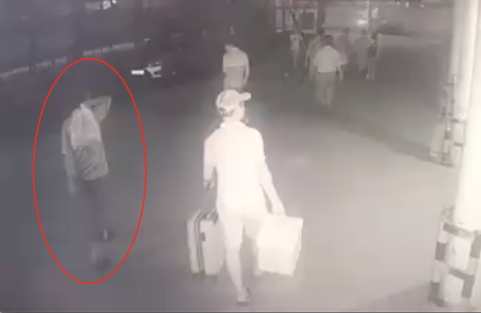 Công bố đoạn video ghi hình nghi can giết người ở Nghệ An lẩn trốn tại Hà Nội - 1 Công bố đoạn video ghi hình nghi can giết người ở Nghệ An lẩn trốn tại Hà Nội - 1