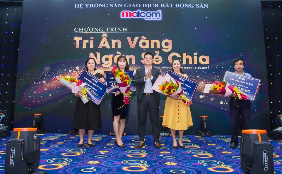 Gần 1000 chỉ vàng đã được Maicom Vietnam trao đến tay khách hàng - 1 Gần 1000 chỉ vàng đã được Maicom Vietnam trao đến tay khách hàng - 1