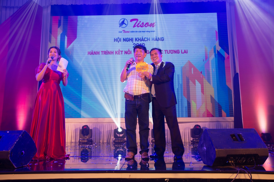 Sơn Tison ra mắt dòng sản phẩm hệ sơn nước cao cấp mới tên Unilic Gold - 3 Sơn Tison ra mắt dòng sản phẩm hệ sơn nước cao cấp mới tên Unilic Gold - 3