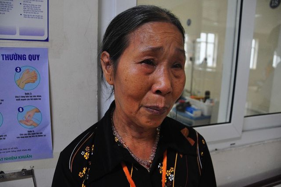 Những bàn tay nhân ái giúp cô bé mồ côi chiến thắng ung thư cất bước tới trường - 2 Những bàn tay nhân ái giúp cô bé mồ côi chiến thắng ung thư cất bước tới trường - 2