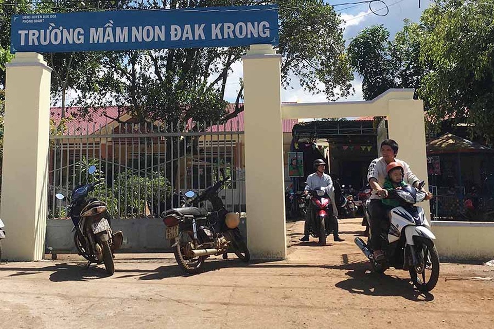 Phụ huynh “hoa mắt” với nhiều khoản tiền “xã hội hóa” sẽ đóng đầu năm học - 1 Phụ huynh “hoa mắt” với nhiều khoản tiền “xã hội hóa” sẽ đóng đầu năm học - 1