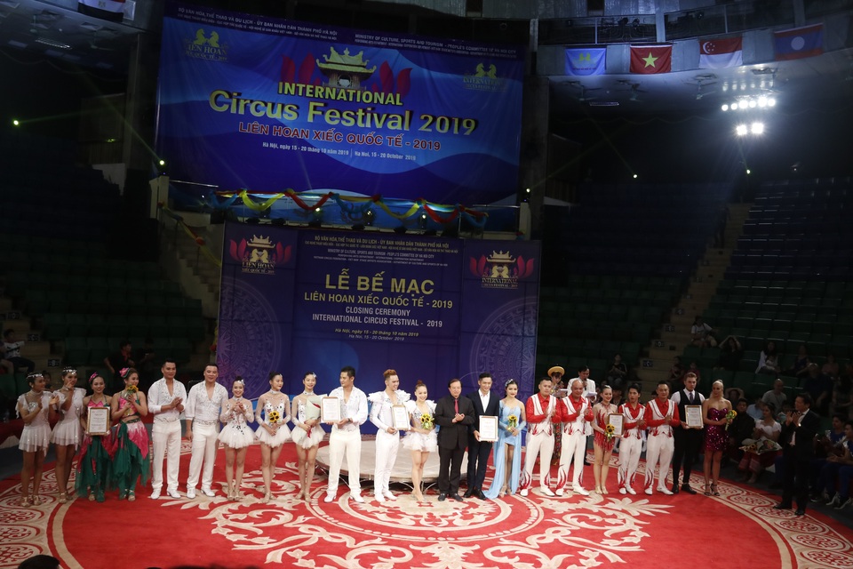 Liên hoan Xiếc quốc tế hội tụ nhiều tiết mục đa dạng, ấn tượng - 4 Liên hoan Xiếc quốc tế hội tụ nhiều tiết mục đa dạng, ấn tượng - 4