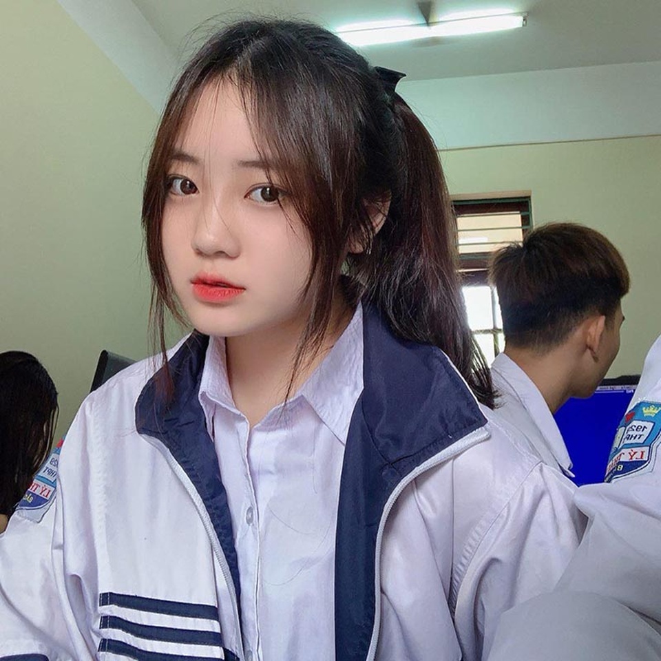 Nữ sinh Bắc Ninh mặc đồng phục hút ánh nhìn vì nhan sắc khả ái - 1 Nữ sinh Bắc Ninh mặc đồng phục hút ánh nhìn vì nhan sắc khả ái - 1