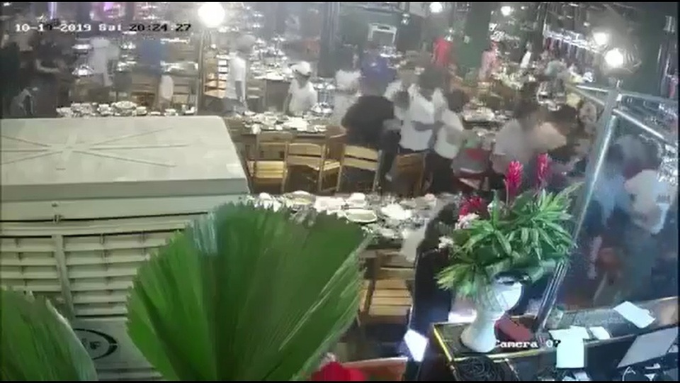 Công an vừa tìm ra nhóm người đập phá nhà hàng tại Đà Nẵng - 1 Công an vừa tìm ra nhóm người đập phá nhà hàng tại Đà Nẵng - 1