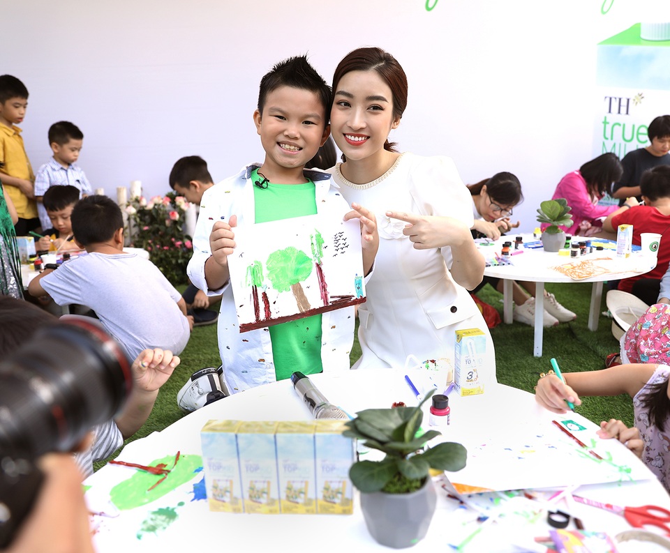 “Cậu bé biết tuốt” Minh Khang bị cuốn hút vào hoạt động bảo vệ môi trường tại phố đi bộ Hà Nội - 1 “Cậu bé biết tuốt” Minh Khang bị cuốn hút vào hoạt động bảo vệ môi trường tại phố đi bộ Hà Nội - 1