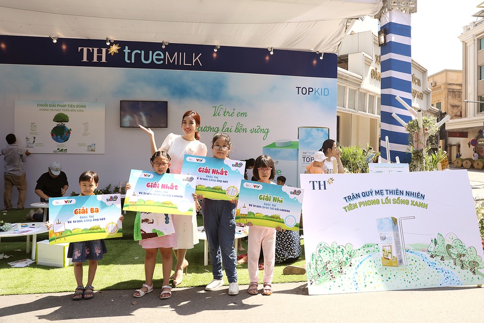 “Cậu bé biết tuốt” Minh Khang bị cuốn hút vào hoạt động bảo vệ môi trường tại phố đi bộ Hà Nội - 5 “Cậu bé biết tuốt” Minh Khang bị cuốn hút vào hoạt động bảo vệ môi trường tại phố đi bộ Hà Nội - 5
