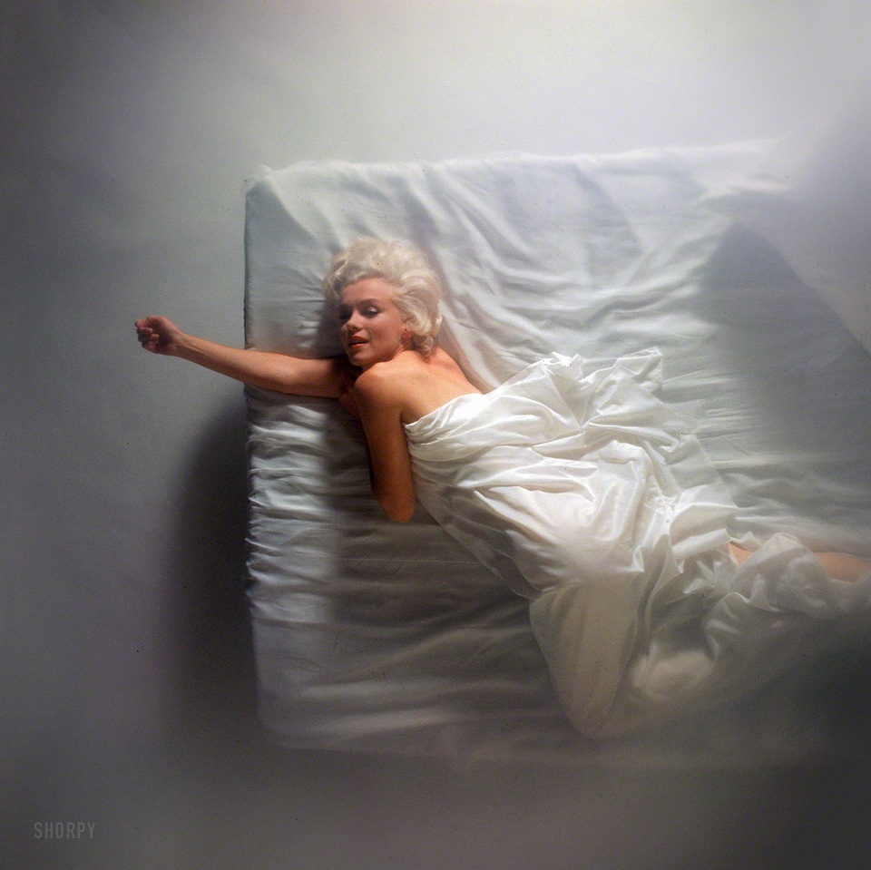Nhiếp ảnh gia kể về nỗi “khó xử” khi chụp hình Marilyn Monroe khỏa thân - 8 Nhiếp ảnh gia kể về nỗi “khó xử” khi chụp hình Marilyn Monroe khỏa thân - 8