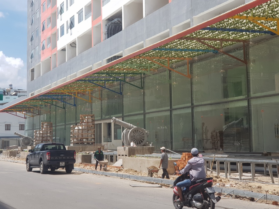Khánh Hòa “tuýt còi” cao ốc 40 tầng đưa dân vào ở khi chưa nghiệm thu - 1 Khánh Hòa “tuýt còi” cao ốc 40 tầng đưa dân vào ở khi chưa nghiệm thu - 1