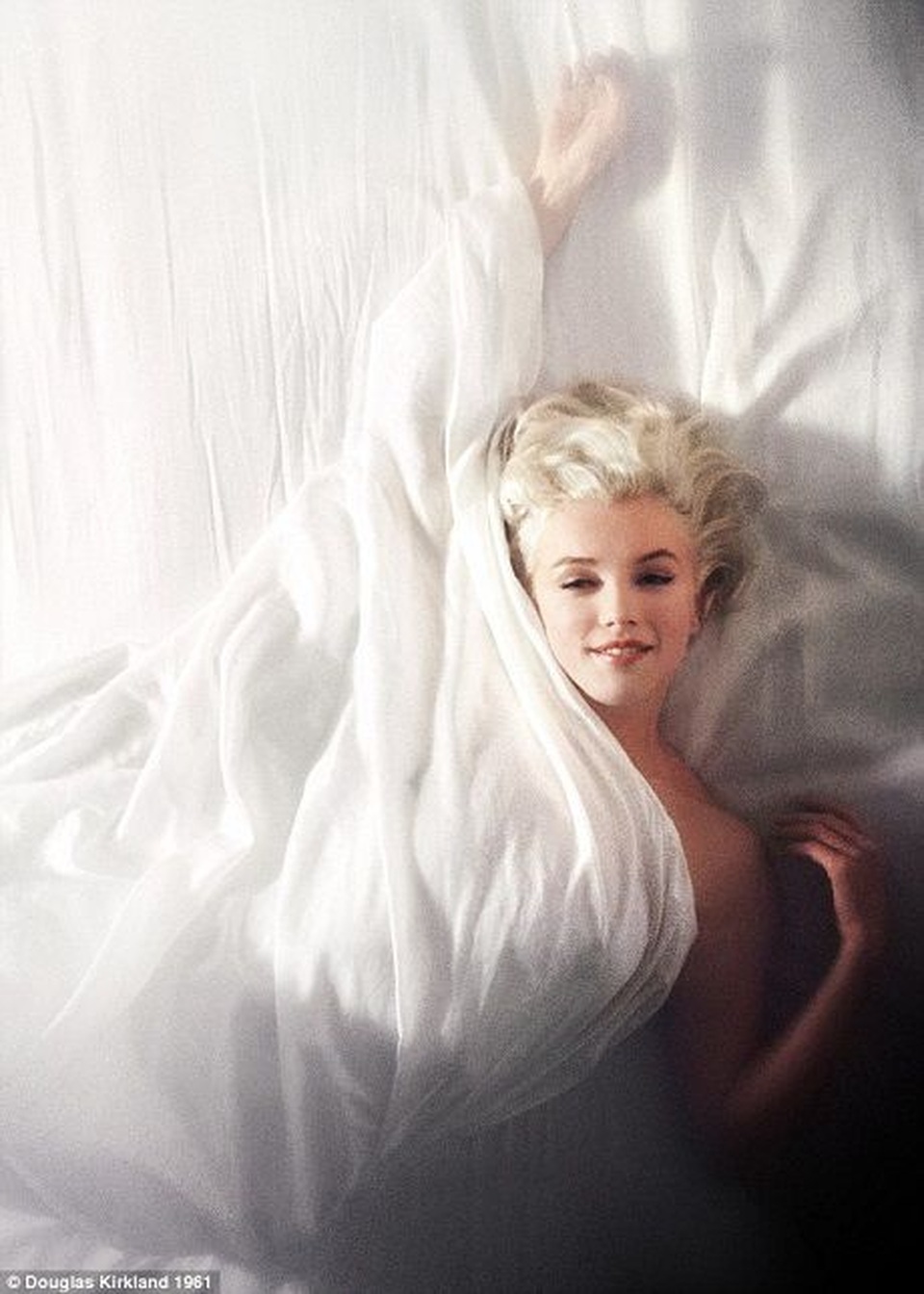 Nhiếp ảnh gia kể về nỗi “khó xử” khi chụp hình Marilyn Monroe khỏa thân - 3 Nhiếp ảnh gia kể về nỗi “khó xử” khi chụp hình Marilyn Monroe khỏa thân - 3