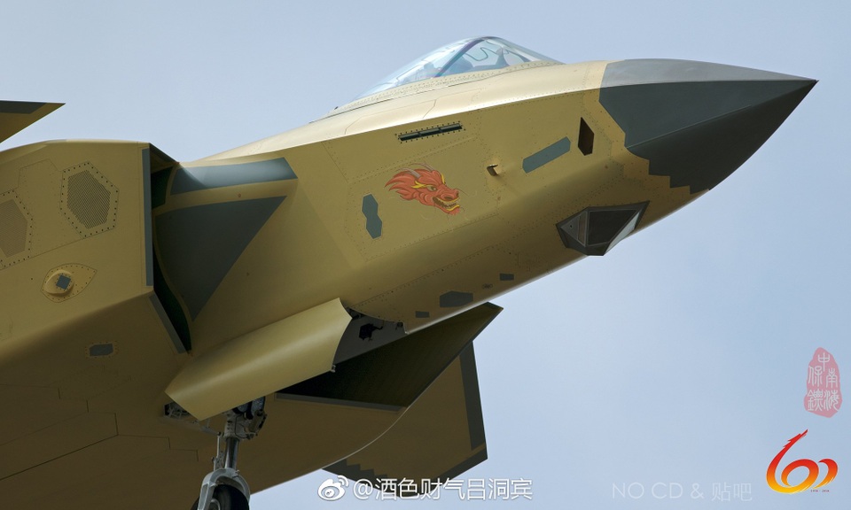 Trung Quốc bị nghi “nhái” máy bay chiến đấu “tia chớp” F-35 của Mỹ - 1 Trung Quốc bị nghi “nhái” máy bay chiến đấu “tia chớp” F-35 của Mỹ - 1