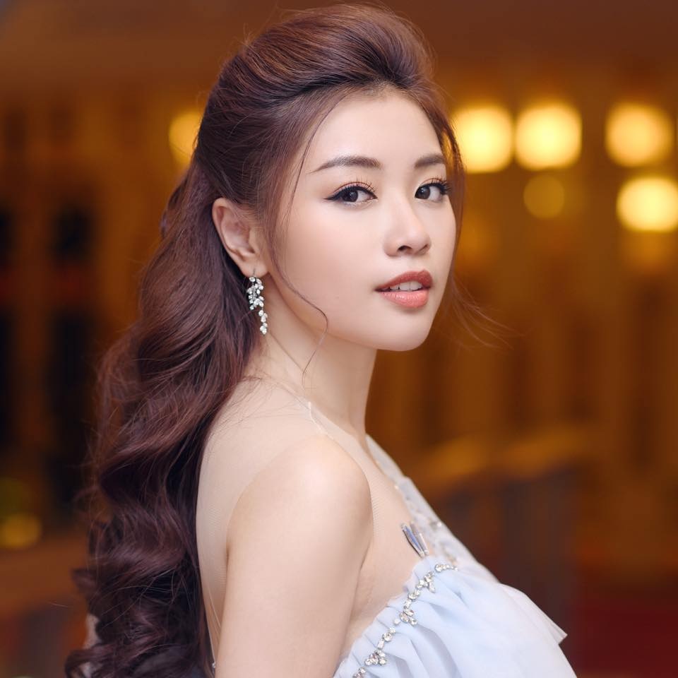 Hot girl Sao mai lại gây thương nhớ trong trang phục Đoàn viên - 4 Hot girl Sao mai lại gây thương nhớ trong trang phục Đoàn viên - 4