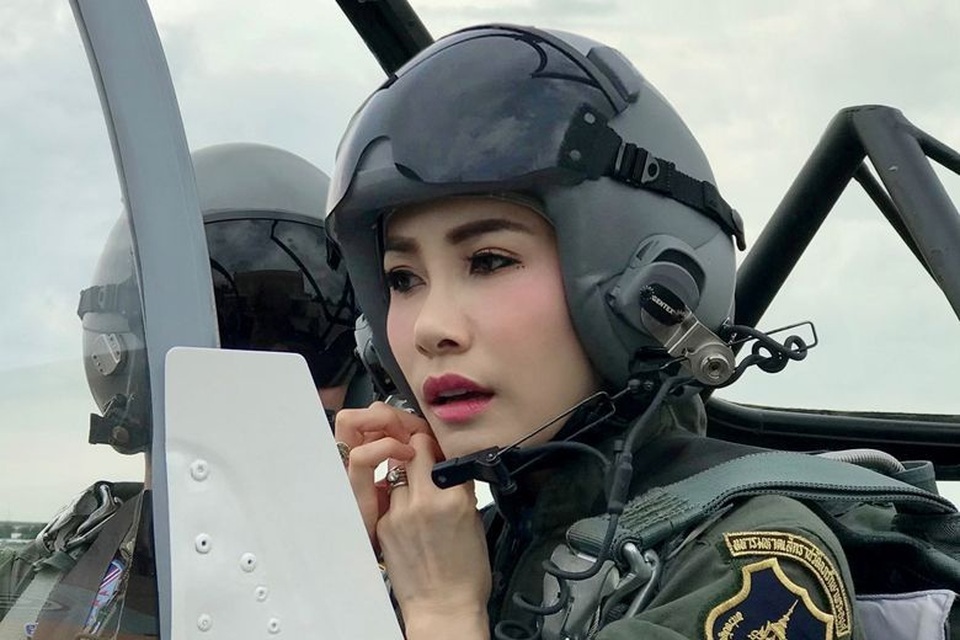 Đường vào hoàng tộc của hai người phụ nữ bên cạnh nhà vua Thái - 6 Đường vào hoàng tộc của hai người phụ nữ bên cạnh nhà vua Thái - 6