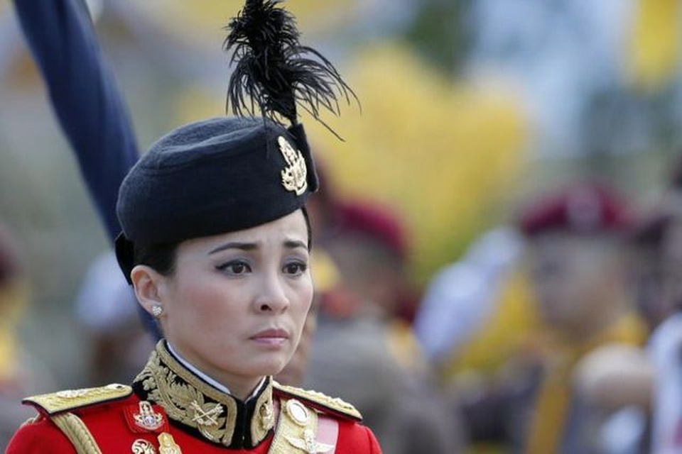 Đường vào hoàng tộc của hai người phụ nữ bên cạnh nhà vua Thái - 5 Đường vào hoàng tộc của hai người phụ nữ bên cạnh nhà vua Thái - 5