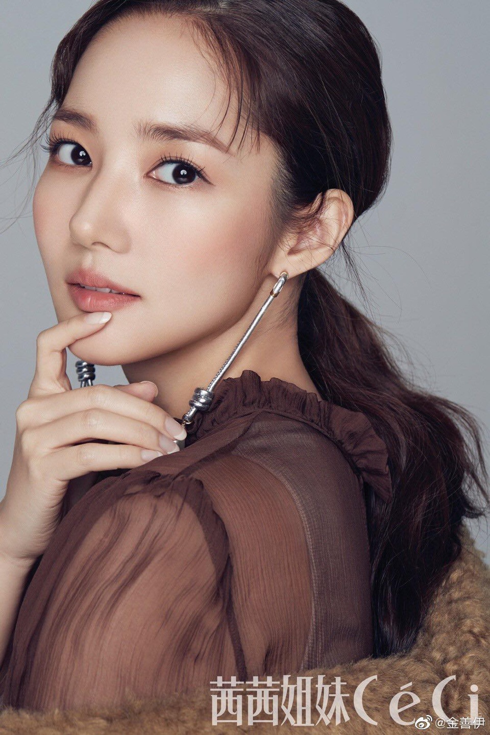 Vẻ đẹp hoàn hảo của “nữ hoàng dao kéo” Park Min Young - 7 Vẻ đẹp hoàn hảo của “nữ hoàng dao kéo” Park Min Young - 7