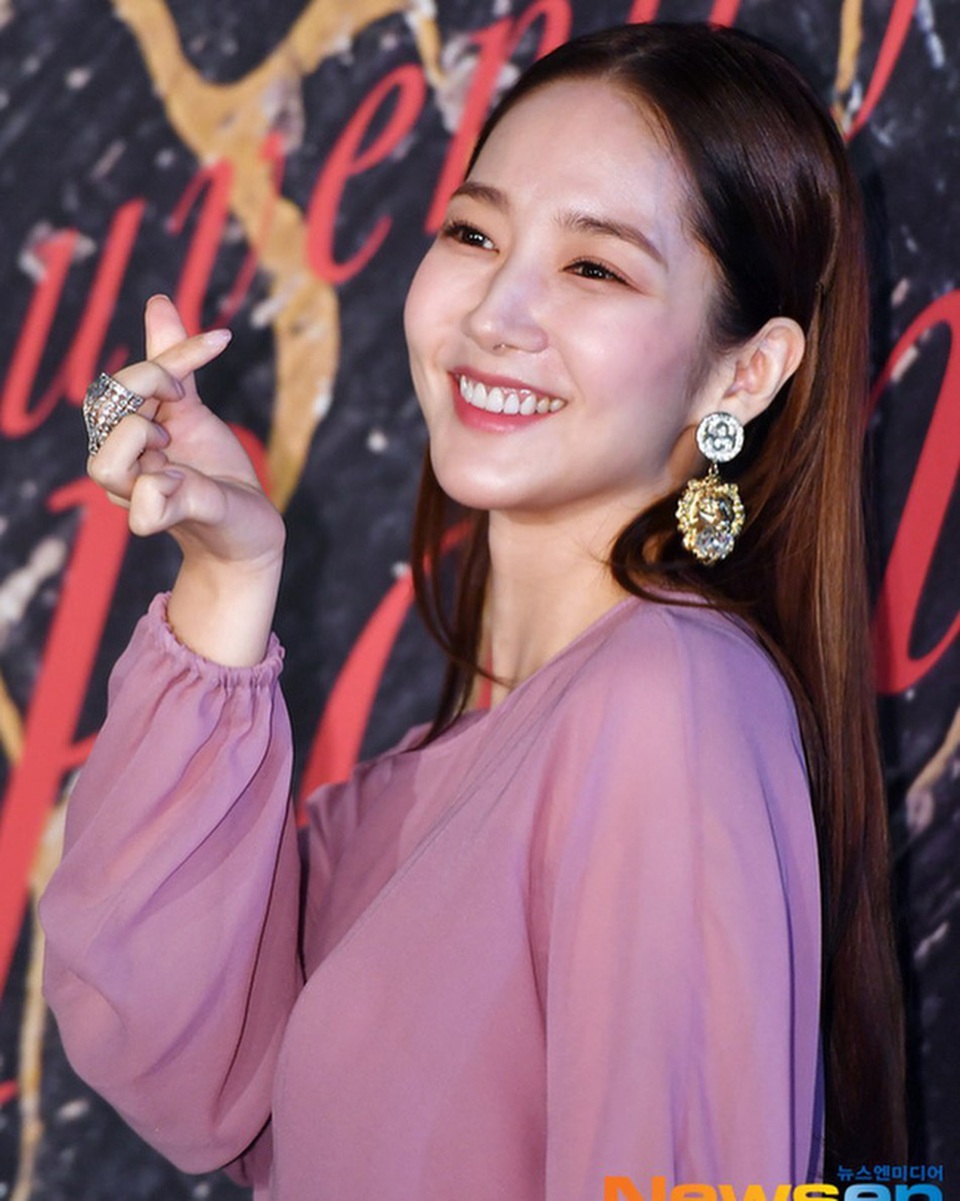 Vẻ đẹp hoàn hảo của “nữ hoàng dao kéo” Park Min Young - 8 Vẻ đẹp hoàn hảo của “nữ hoàng dao kéo” Park Min Young - 8