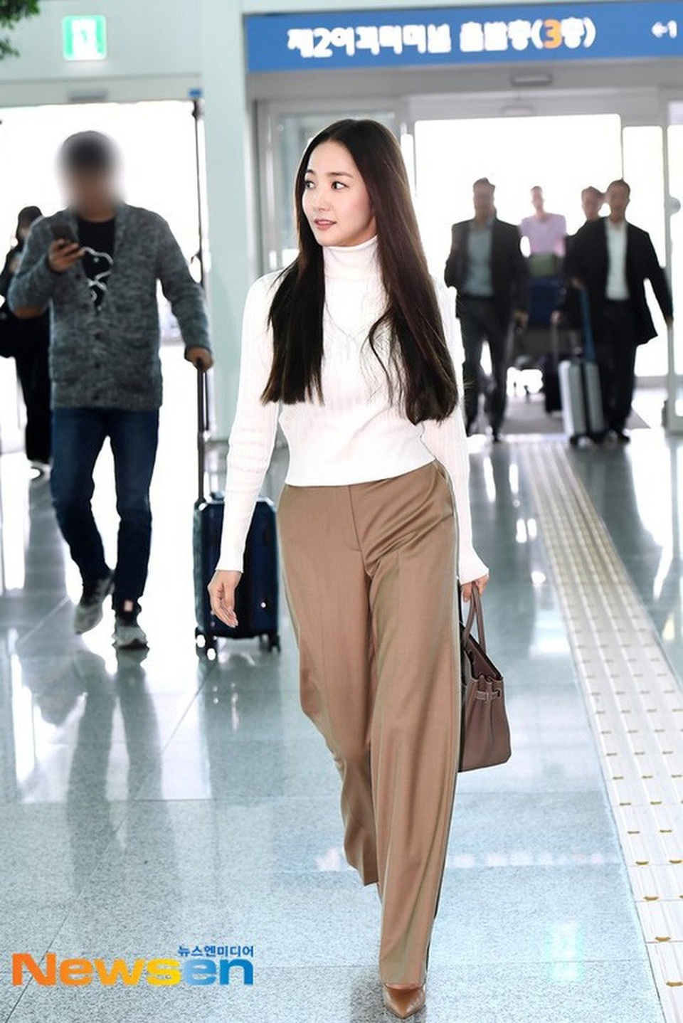Vẻ đẹp hoàn hảo của “nữ hoàng dao kéo” Park Min Young - 13 Vẻ đẹp hoàn hảo của “nữ hoàng dao kéo” Park Min Young - 13