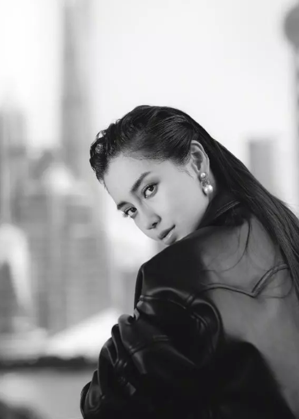 Angelababy tung ảnh cực “ngầu” sau khi bị chê làm MC dở - 10 Angelababy tung ảnh cực “ngầu” sau khi bị chê làm MC dở - 10