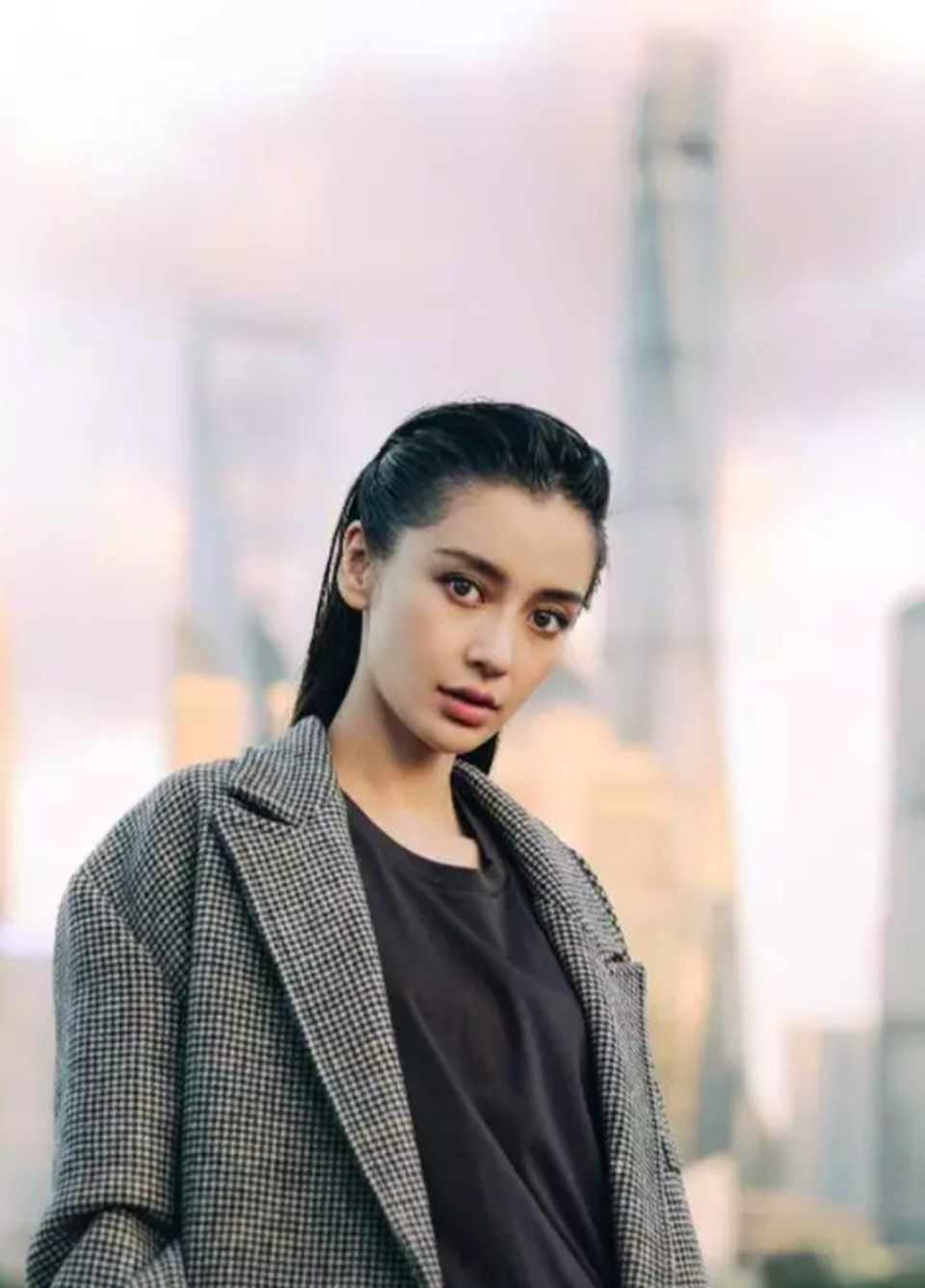Angelababy tung ảnh cực “ngầu” sau khi bị chê làm MC dở - 7 Angelababy tung ảnh cực “ngầu” sau khi bị chê làm MC dở - 7