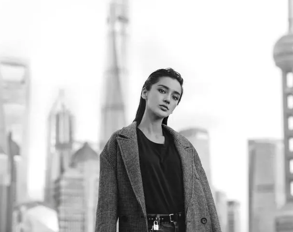 Angelababy tung ảnh cực “ngầu” sau khi bị chê làm MC dở - 12 Angelababy tung ảnh cực “ngầu” sau khi bị chê làm MC dở - 12