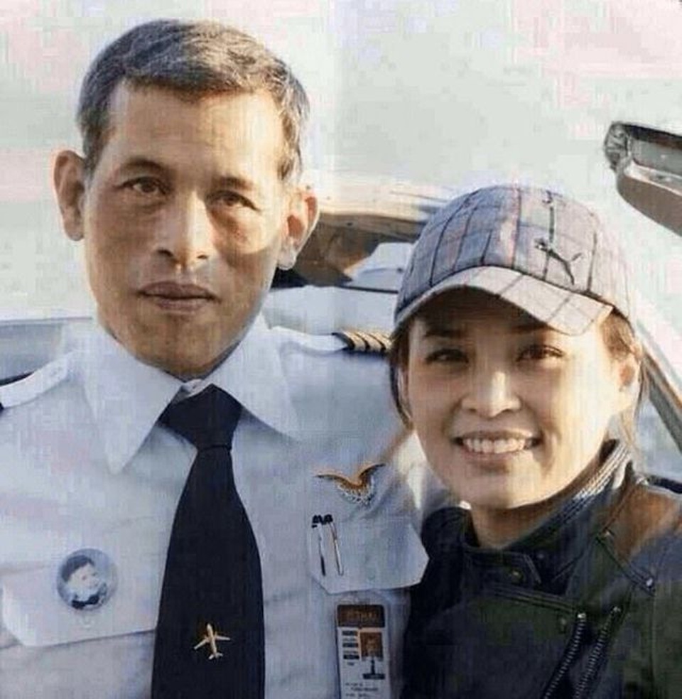Đường vào hoàng tộc của hai người phụ nữ bên cạnh nhà vua Thái - 3 Đường vào hoàng tộc của hai người phụ nữ bên cạnh nhà vua Thái - 3