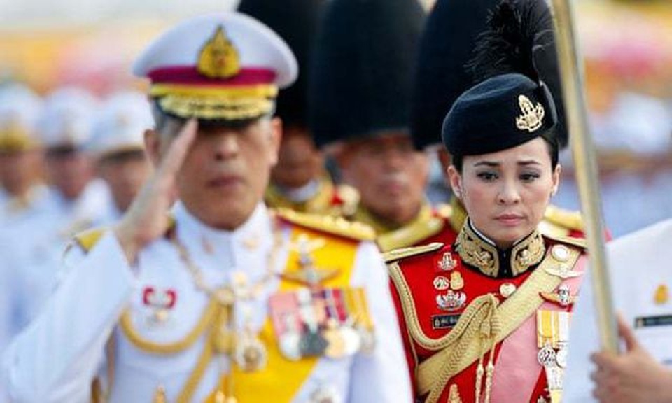 Đường vào hoàng tộc của hai người phụ nữ bên cạnh nhà vua Thái - 4 Đường vào hoàng tộc của hai người phụ nữ bên cạnh nhà vua Thái - 4