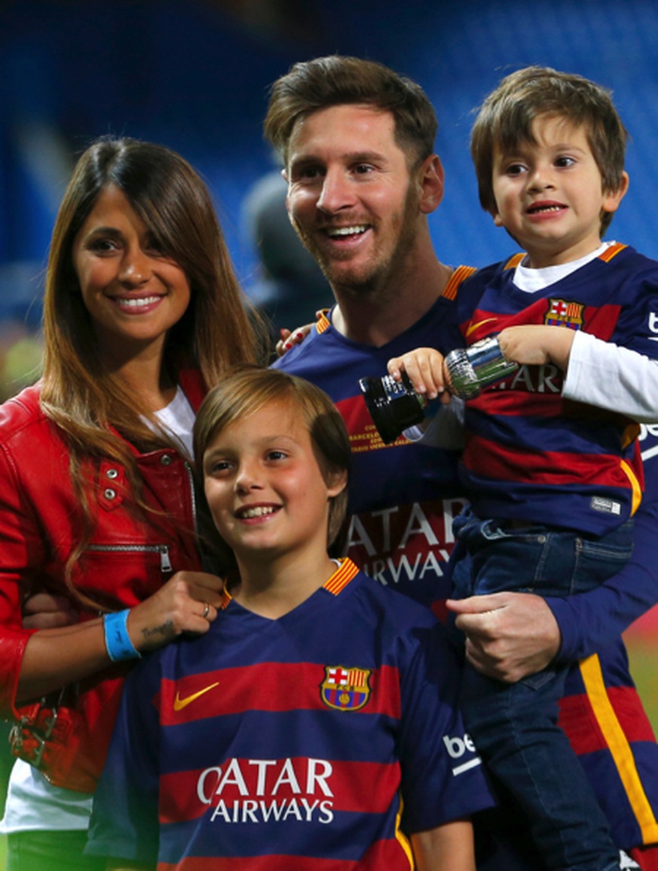 Xúc động với một thập kỉ yêu đương gắn bó của vợ chồng Messi - 4 Xúc động với một thập kỉ yêu đương gắn bó của vợ chồng Messi - 4