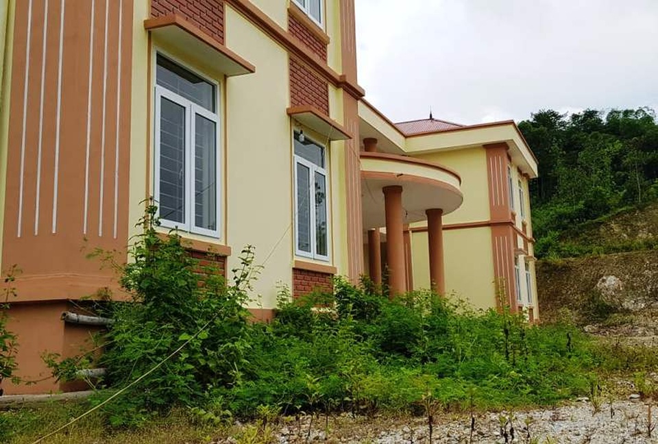Công sở gần 6 tỷ đồng bỏ hoang vì... không có điện - 5 Công sở gần 6 tỷ đồng bỏ hoang vì... không có điện - 5