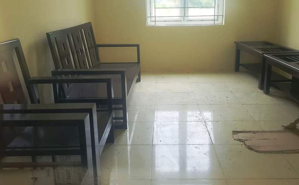 Công sở gần 6 tỷ đồng bỏ hoang vì... không có điện - 4 Công sở gần 6 tỷ đồng bỏ hoang vì... không có điện - 4