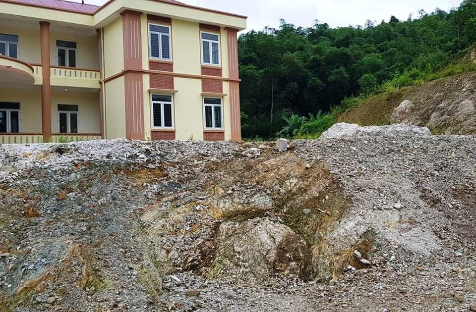 Công sở gần 6 tỷ đồng bỏ hoang vì... không có điện - 7 Công sở gần 6 tỷ đồng bỏ hoang vì... không có điện - 7