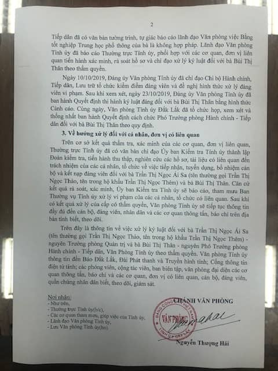 Khai trừ Đảng, buộc thôi việc nữ trưởng phòng mượn bằng cấp 3 của chị gái - 2 Khai trừ Đảng, buộc thôi việc nữ trưởng phòng mượn bằng cấp 3 của chị gái - 2