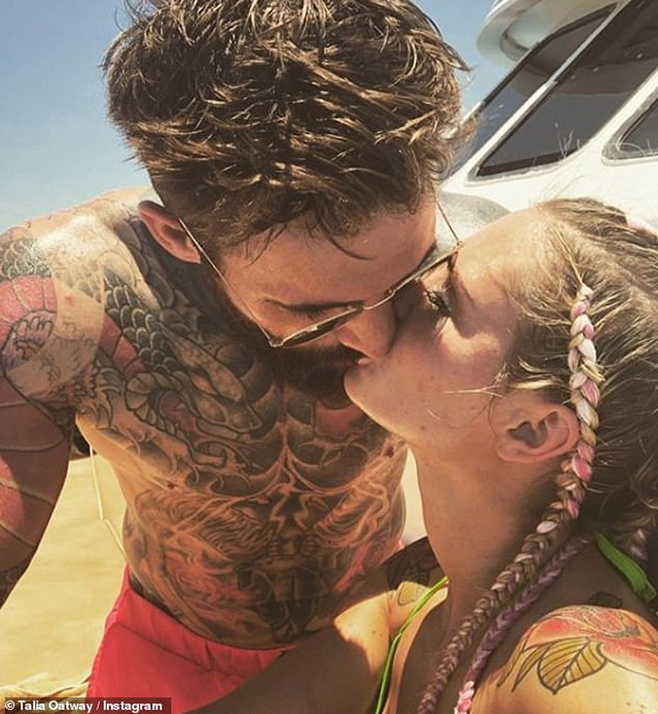 Aaron Chalmers xác nhận bạn gái cũ đã có bầu - 2 Aaron Chalmers xác nhận bạn gái cũ đã có bầu - 2