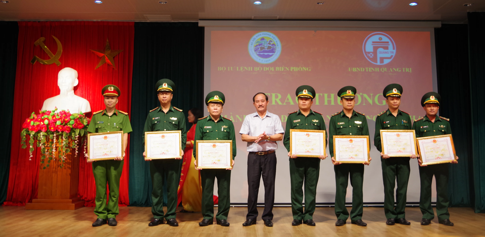 Trao thưởng các lực lượng phá nhiều chuyên án ma túy “khủng” - 1 Trao thưởng các lực lượng phá nhiều chuyên án ma túy “khủng” - 1