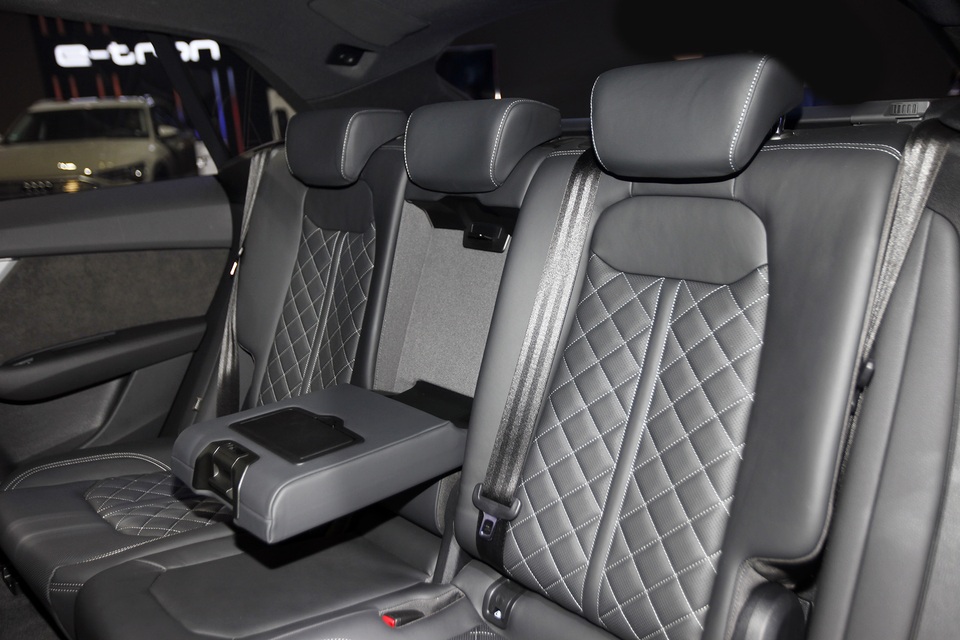 Audi ra mắt Q8 mới, khởi điểm từ 4,5 tỉ đồng - 4 Audi ra mắt Q8 mới, khởi điểm từ 4,5 tỉ đồng - 4