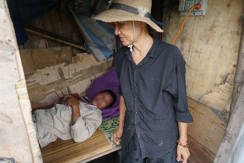 Cuộc sống cơ cực của cụ bà 73 tuổi nhặt ve chai dưới chân cầu Long Biên - 5